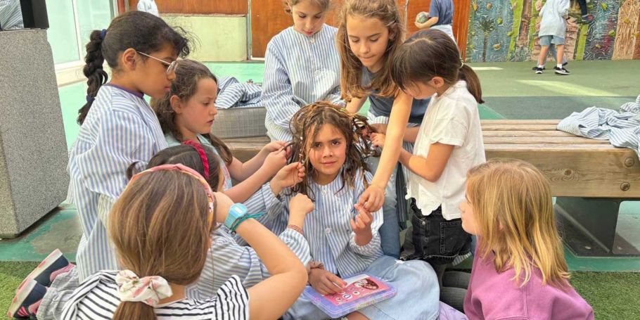 <time datetime="2024-04-11T15:16:56+00:00">11 de abril de 2024</time> | <a href="https://www.escola-horitzo.cat/author/kike/">Super User</a> | <a href="https://www.escola-horitzo.cat/category/el-dia-a-dia/" rel="tag">El dia a dia</a> | <a href="https://www.escola-horitzo.cat/2024/04/11/connexions/#respond">No hay comentarios<span class="screen-reader-text"> en Connexions</span></a>