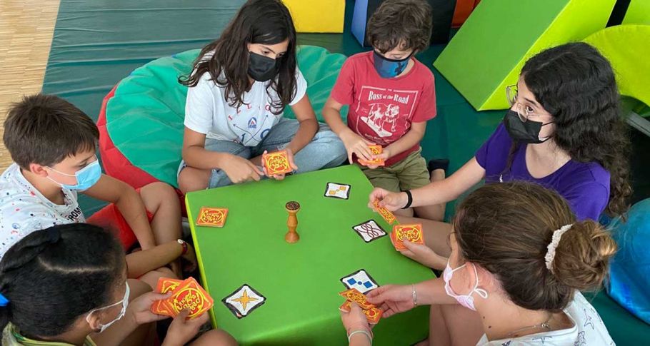 <time datetime="2021-07-13T15:20:20+00:00">13 de julio de 2021</time> | <a href="https://www.escola-horitzo.cat/author/kike/">Super User</a> | <a href="https://www.escola-horitzo.cat/category/el-dia-a-dia/" rel="tag">El dia a dia</a> | <a href="https://www.escola-horitzo.cat/2021/07/13/ja-hem-arribat-a-europa/#respond">No hay comentarios<span class="screen-reader-text"> en Ja hem arribat a Europa!</span></a>