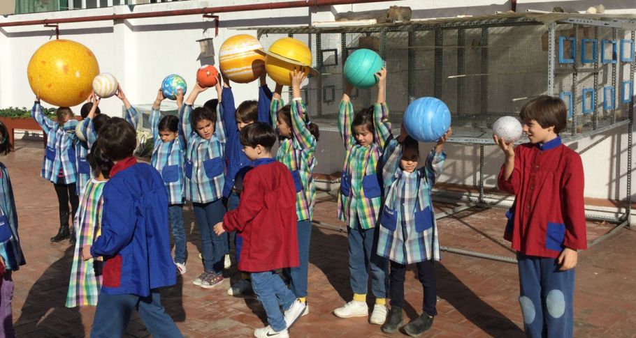 <time datetime="2018-03-13T08:18:46+00:00">13 de marzo de 2018</time> | <a href="https://www.escola-horitzo.cat/author/kike/">Super User</a> | <a href="https://www.escola-horitzo.cat/category/el-dia-a-dia/" rel="tag">El dia a dia</a> | <a href="https://www.escola-horitzo.cat/2018/03/13/els-grups-cinema-i-email-8-i-9-anys-estem-treballant-els-fenomens-astronomics/#respond">No hay comentarios<span class="screen-reader-text"> en Els grups Cinema i Email (8 i 9 anys) estem treballant els fenòmens astronòmics</span></a>