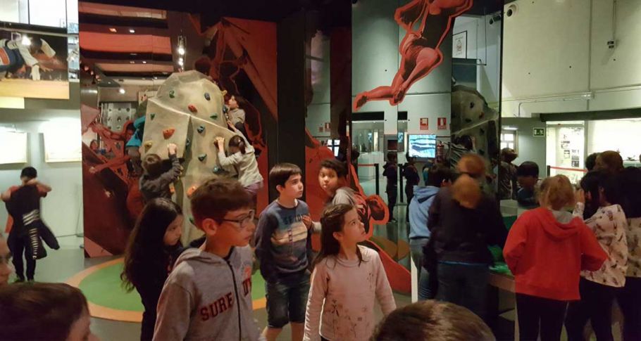 <time datetime="2018-05-27T16:11:25+00:00">27 de mayo de 2018</time> | <a href="https://www.escola-horitzo.cat/author/kike/">Super User</a> | <a href="https://www.escola-horitzo.cat/category/el-dia-a-dia/" rel="tag">El dia a dia</a> | <a href="https://www.escola-horitzo.cat/2018/05/27/sortida-comarcal-al-museu-olimpic-i-de-lesport/#respond">No hay comentarios<span class="screen-reader-text"> en Sortida comarcal al Museu Olímpic i de l’Esport</span></a>