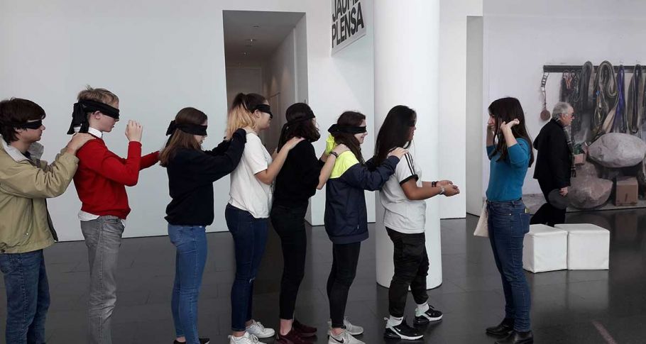 <time datetime="2019-05-02T08:25:52+00:00">2 de mayo de 2019</time> | <a href="https://www.escola-horitzo.cat/author/kike/">Super User</a> | <a href="https://www.escola-horitzo.cat/category/el-dia-a-dia/" rel="tag">El dia a dia</a> | <a href="https://www.escola-horitzo.cat/2019/05/02/jaume-plensa-sortida-al-macba/#respond">No hay comentarios<span class="screen-reader-text"> en Jaume Plensa: Sortida al MACBA</span></a>