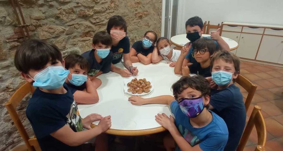 <time datetime="2021-06-29T13:39:40+00:00">29 de junio de 2021</time> | <a href="https://www.escola-horitzo.cat/author/kike/">Super User</a> | <a href="https://www.escola-horitzo.cat/category/el-dia-a-dia/" rel="tag">El dia a dia</a> | <a href="https://www.escola-horitzo.cat/2021/06/29/un-tomb-pel-mon/#respond">No hay comentarios<span class="screen-reader-text"> en Un tomb pel món</span></a>