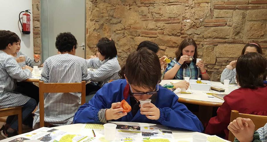 <time datetime="2019-04-04T09:18:46+00:00">4 de abril de 2019</time> | <a href="https://www.escola-horitzo.cat/author/kike/">Super User</a> | <a href="https://www.escola-horitzo.cat/category/el-dia-a-dia/" rel="tag">El dia a dia</a> | <a href="https://www.escola-horitzo.cat/2019/04/04/un-taller-amb-denominacio-d-origen/#respond">No hay comentarios<span class="screen-reader-text"> en Un taller amb denominació d’origen!</span></a>