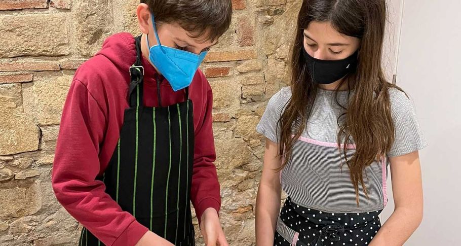 <time datetime="2021-05-25T07:44:45+00:00">25 de mayo de 2021</time> | <a href="https://www.escola-horitzo.cat/author/kike/">Super User</a> | <a href="https://www.escola-horitzo.cat/category/el-dia-a-dia/" rel="tag">El dia a dia</a> | <a href="https://www.escola-horitzo.cat/2021/05/25/ens-posem-el-davantal/#respond">No hay comentarios<span class="screen-reader-text"> en Ens posem el davantal</span></a>