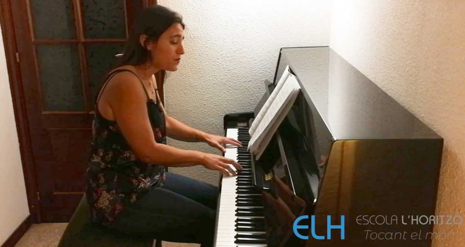 <time datetime="2020-04-23T06:51:32+00:00">23 de abril de 2020</time> | <a href="https://www.escola-horitzo.cat/author/kike/">Super User</a> | <a href="https://www.escola-horitzo.cat/category/el-dia-a-dia/" rel="tag">El dia a dia</a> | <a href="https://www.escola-horitzo.cat/2020/04/23/vencerem-el-drac-sant-jordi-2020/#respond">No hay comentarios<span class="screen-reader-text"> en Vencerem el drac! Sant Jordi 2020</span></a>