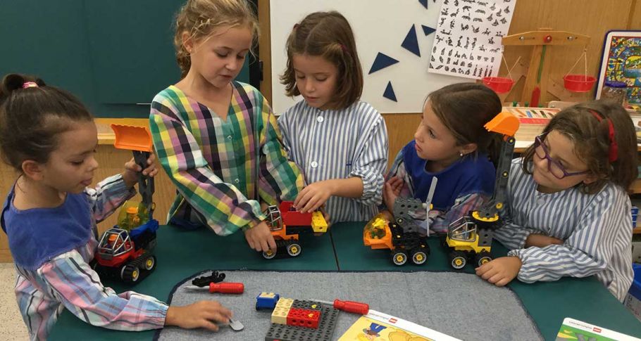 <time datetime="2018-10-14T17:19:56+00:00">14 de octubre de 2018</time> | <a href="https://www.escola-horitzo.cat/author/kike/">Super User</a> | <a href="https://www.escola-horitzo.cat/category/el-dia-a-dia/" rel="tag">El dia a dia</a> | <a href="https://www.escola-horitzo.cat/2018/10/14/expectatives-pel-nou-curs-que-els-pares-van-expressar-a-la-darrera-reunio-de-families/#respond">No hay comentarios<span class="screen-reader-text"> en Joves enginyers</span></a>