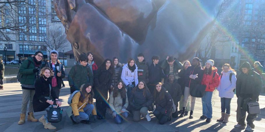 <time datetime="2023-02-02T16:20:07+00:00">2 de febrero de 2023</time> | <a href="https://www.escola-horitzo.cat/author/kike/">Super User</a> | <a href="https://www.escola-horitzo.cat/category/el-dia-a-dia/" rel="tag">El dia a dia</a> | <a href="https://www.escola-horitzo.cat/2023/02/02/primeres-hores-a-boston/#respond">No hay comentarios<span class="screen-reader-text"> en Primeres hores a Boston</span></a>