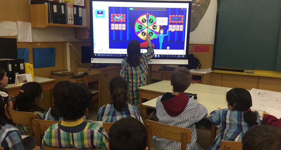 <time datetime="2018-04-26T06:09:59+00:00">26 de abril de 2018</time> | <a href="https://www.escola-horitzo.cat/author/kike/">Super User</a> | <a href="https://www.escola-horitzo.cat/category/el-dia-a-dia/" rel="tag">El dia a dia</a> | <a href="https://www.escola-horitzo.cat/2018/04/26/hem-creat-una-clashlab-amb-laplicacio-smartlab/#respond">No hay comentarios<span class="screen-reader-text"> en Hem creat una clashlab amb l’aplicació Smartlab</span></a>