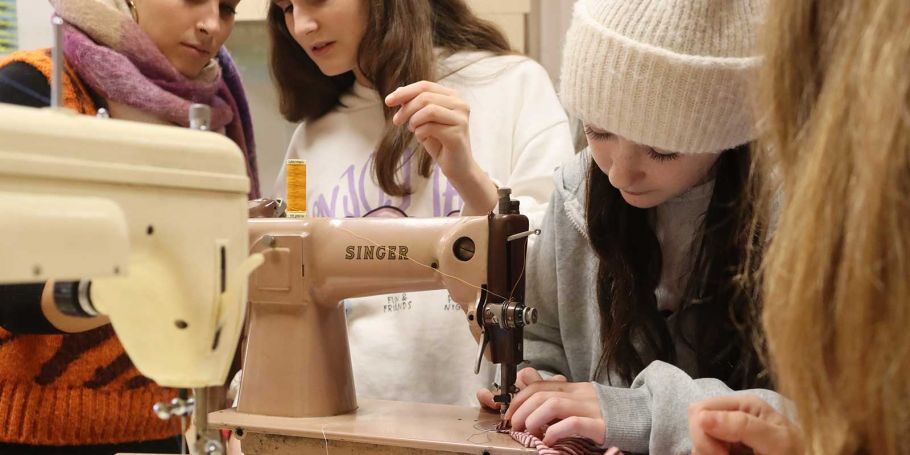 <time datetime="2024-12-17T18:19:39+00:00">17 de diciembre de 2024</time> | <a href="https://www.escola-horitzo.cat/author/kike/">Super User</a> | <a href="https://www.escola-horitzo.cat/category/el-dia-a-dia/" rel="tag">El dia a dia</a> | <a href="https://www.escola-horitzo.cat/2024/12/17/the-nuvu-studios/#respond">No hay comentarios<span class="screen-reader-text"> en The NuVu studios</span></a>