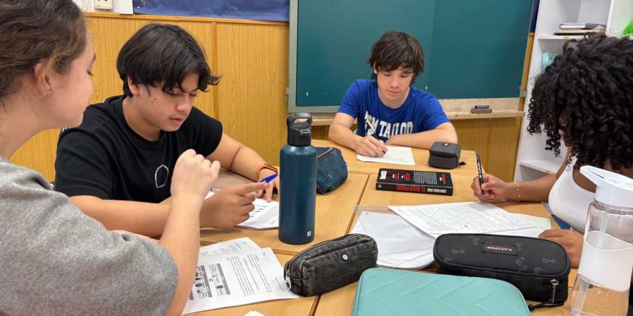 <time datetime="2024-10-09T15:45:25+00:00">9 de octubre de 2024</time> | <a href="https://www.escola-horitzo.cat/author/kike/">Super User</a> | <a href="https://www.escola-horitzo.cat/category/el-dia-a-dia/" rel="tag">El dia a dia</a> | <a href="https://www.escola-horitzo.cat/2024/10/09/una-aventura-al-pacific-supervivencia-i-presa-de-decisions/#respond">No hay comentarios<span class="screen-reader-text"> en Una aventura al Pacífic: Supervivència i presa de decisions!</span></a>