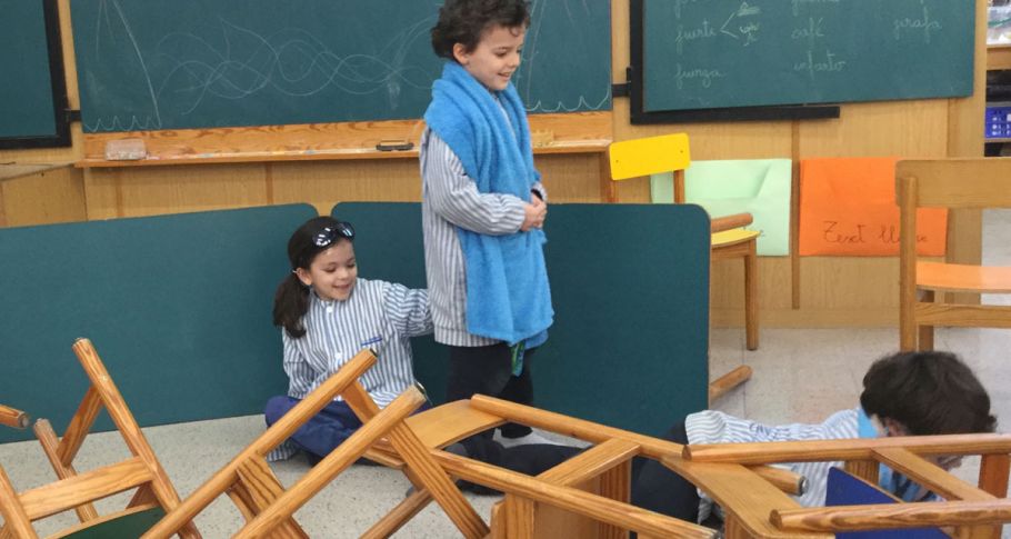 <time datetime="2019-06-06T14:26:28+00:00">6 de junio de 2019</time> | <a href="https://www.escola-horitzo.cat/author/kike/">Super User</a> | <a href="https://www.escola-horitzo.cat/category/el-dia-a-dia/" rel="tag">El dia a dia</a> | <a href="https://www.escola-horitzo.cat/2019/06/06/obres-de-teatre/#respond">No hay comentarios<span class="screen-reader-text"> en Obres de teatre</span></a>