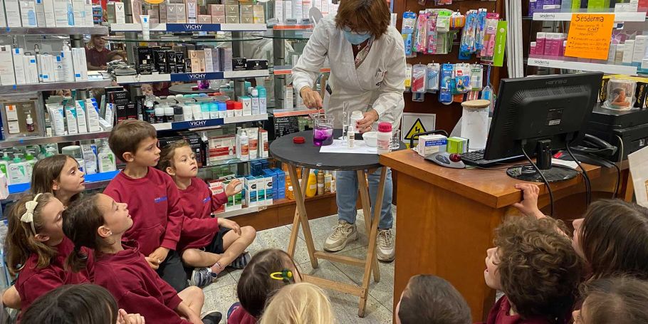 <time datetime="2023-05-17T16:31:13+00:00">17 de mayo de 2023</time> | <a href="https://www.escola-horitzo.cat/author/kike/">Super User</a> | <a href="https://www.escola-horitzo.cat/category/el-dia-a-dia/" rel="tag">El dia a dia</a> | <a href="https://www.escola-horitzo.cat/2023/05/17/les-botigues-del-barri/#respond">No hay comentarios<span class="screen-reader-text"> en Les botigues del barri</span></a>