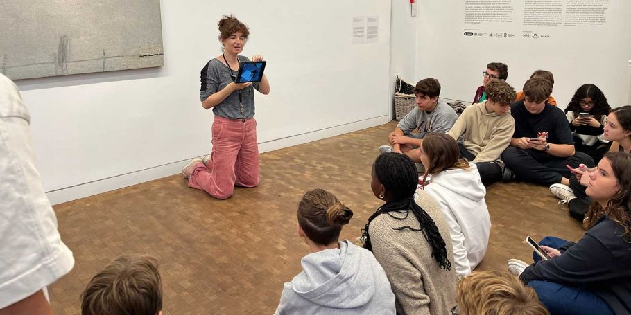 <time datetime="2023-10-31T07:31:46+00:00">31 de octubre de 2023</time> | <a href="https://www.escola-horitzo.cat/author/kike/">Super User</a> | <a href="https://www.escola-horitzo.cat/category/el-dia-a-dia/" rel="tag">El dia a dia</a> | <a href="https://www.escola-horitzo.cat/2023/10/31/tapies-fustes-papers-cartrons-i-collages/#respond">No hay comentarios<span class="screen-reader-text"> en Tàpies. Fustes, papers, cartrons i collages</span></a>