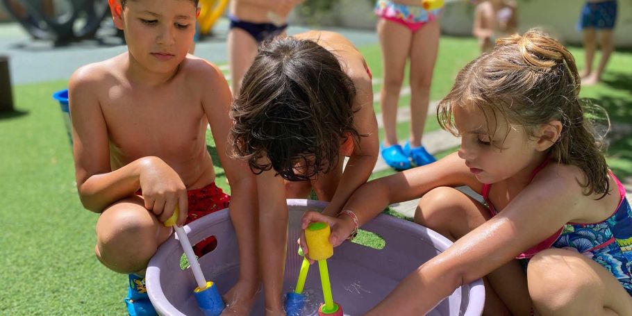 <time datetime="2023-07-20T09:51:08+00:00">20 de julio de 2023</time> | <a href="https://www.escola-horitzo.cat/author/kike/">Super User</a> | <a href="https://www.escola-horitzo.cat/category/el-dia-a-dia/" rel="tag">El dia a dia</a> | <a href="https://www.escola-horitzo.cat/2023/07/20/jocs-daigua/#respond">No hay comentarios<span class="screen-reader-text"> en Jocs d’aigua</span></a>