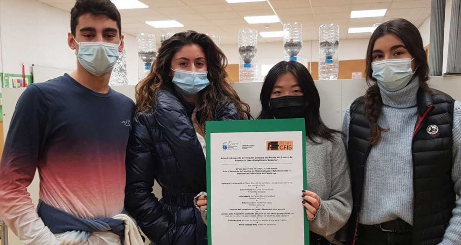 <time datetime="2021-12-17T12:18:29+00:00">17 de diciembre de 2021</time> | <a href="https://www.escola-horitzo.cat/author/kike/">Super User</a> | <a href="https://www.escola-horitzo.cat/category/el-dia-a-dia/" rel="tag">El dia a dia</a> | <a href="https://www.escola-horitzo.cat/2021/12/17/finalistes-del-concurs-de-relats-del-cfis/#respond">No hay comentarios<span class="screen-reader-text"> en Finalistes del Concurs de Relats del CFIS</span></a>