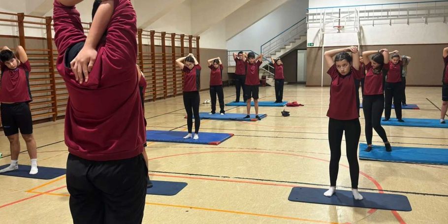 <time datetime="2024-11-22T09:33:18+00:00">22 de noviembre de 2024</time> | <a href="https://www.escola-horitzo.cat/author/kike/">Super User</a> | <a href="https://www.escola-horitzo.cat/category/el-dia-a-dia/" rel="tag">El dia a dia</a> | <a href="https://www.escola-horitzo.cat/2024/11/22/aprenentatge-actiu-i-en-equip-endinsant-se-en-les-qqffbb/#respond">No hay comentarios<span class="screen-reader-text"> en Aprenentatge actiu i en equip: endinsant-se en les QQFFBB</span></a>