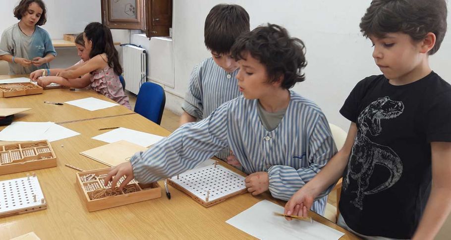 <time datetime="2022-06-22T10:38:28+00:00">22 de junio de 2022</time> | <a href="https://www.escola-horitzo.cat/author/kike/">Super User</a> | <a href="https://www.escola-horitzo.cat/category/el-dia-a-dia/" rel="tag">El dia a dia</a> | <a href="https://www.escola-horitzo.cat/2022/06/22/hello-maths/#respond">No hay comentarios<span class="screen-reader-text"> en Hello Maths</span></a>