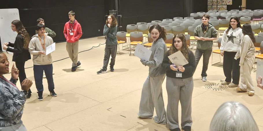 <time datetime="2024-12-12T11:11:57+00:00">12 de diciembre de 2024</time> | <a href="https://www.escola-horitzo.cat/author/kike/">Super User</a> | <a href="https://www.escola-horitzo.cat/category/el-dia-a-dia/" rel="tag">El dia a dia</a> | <a href="https://www.escola-horitzo.cat/2024/12/12/to-jaf-internationals/#respond">No hay comentarios<span class="screen-reader-text"> en Innovation and Learning at NEIA (Boston-USA): The Adventure of Our Students</span></a>