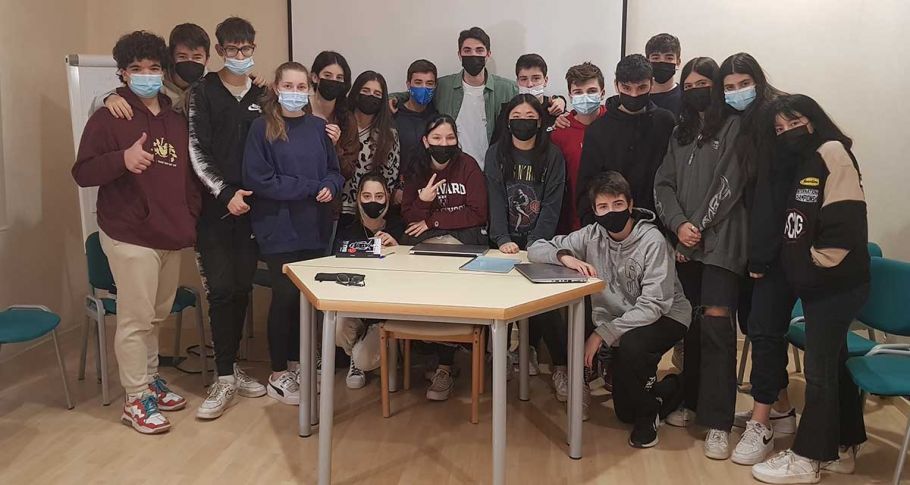 <time datetime="2022-05-02T11:24:23+00:00">2 de mayo de 2022</time> | <a href="https://www.escola-horitzo.cat/author/kike/">Super User</a> | <a href="https://www.escola-horitzo.cat/category/el-dia-a-dia/" rel="tag">El dia a dia</a> | <a href="https://www.escola-horitzo.cat/2022/05/02/la-creacio-literaria/#respond">No hay comentarios<span class="screen-reader-text"> en La Creació literària</span></a>