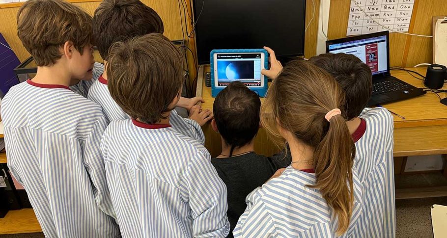 <time datetime="2022-10-25T17:42:45+00:00">25 de octubre de 2022</time> | <a href="https://www.escola-horitzo.cat/author/kike/">Super User</a> | <a href="https://www.escola-horitzo.cat/category/el-dia-a-dia/" rel="tag">El dia a dia</a> | <a href="https://www.escola-horitzo.cat/2022/10/25/eclipsi/#respond">No hay comentarios<span class="screen-reader-text"> en Eclipsi</span></a>