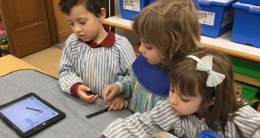 <time datetime="2019-03-27T11:02:21+00:00">27 de marzo de 2019</time> | <a href="https://www.escola-horitzo.cat/author/kike/">Super User</a> | <a href="https://www.escola-horitzo.cat/category/el-dia-a-dia/" rel="tag">El dia a dia</a> | <a href="https://www.escola-horitzo.cat/2019/03/27/els-nostres-primers-passos-en-construccio-i-programacio-de-robots/#respond">No hay comentarios<span class="screen-reader-text"> en Les nostres primeres passes en construcció i programació de robots</span></a>