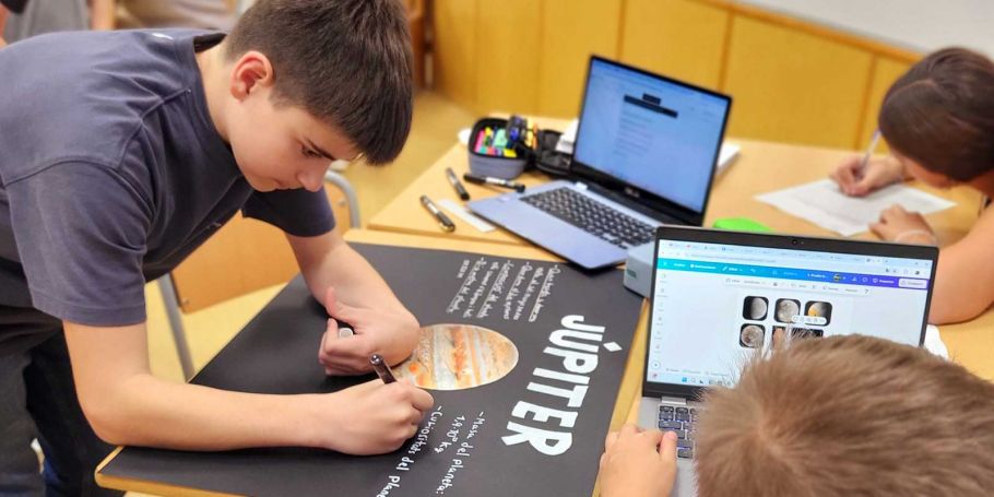 <time datetime="2024-10-28T16:52:25+00:00">28 de octubre de 2024</time> | <a href="https://www.escola-horitzo.cat/author/kike/">Super User</a> | <a href="https://www.escola-horitzo.cat/category/el-dia-a-dia/" rel="tag">El dia a dia</a> | <a href="https://www.escola-horitzo.cat/2024/10/28/explorem-lunivers-i-les-competencies-cientifiques/#respond">No hay comentarios<span class="screen-reader-text"> en Explorem l’Univers i les Competències Científiques!</span></a>