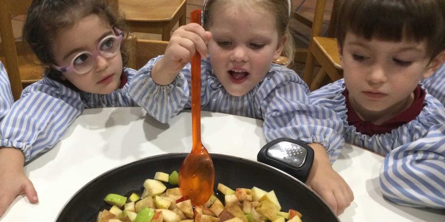 <time datetime="2023-10-25T10:08:30+00:00">25 de octubre de 2023</time> | <a href="https://www.escola-horitzo.cat/author/kike/">Super User</a> | <a href="https://www.escola-horitzo.cat/category/el-dia-a-dia/" rel="tag">El dia a dia</a> | <a href="https://www.escola-horitzo.cat/2023/10/25/apples/#respond">No hay comentarios<span class="screen-reader-text"> en Apples!</span></a>