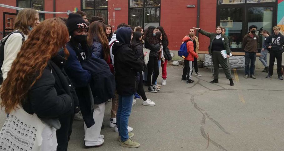 <time datetime="2022-04-27T09:39:47+00:00">27 de abril de 2022</time> | <a href="https://www.escola-horitzo.cat/author/kike/">Super User</a> | <a href="https://www.escola-horitzo.cat/category/el-dia-a-dia/" rel="tag">El dia a dia</a> | <a href="https://www.escola-horitzo.cat/2022/04/27/la-gran-benvinguda/#respond">No hay comentarios<span class="screen-reader-text"> en La gran benvinguda</span></a>