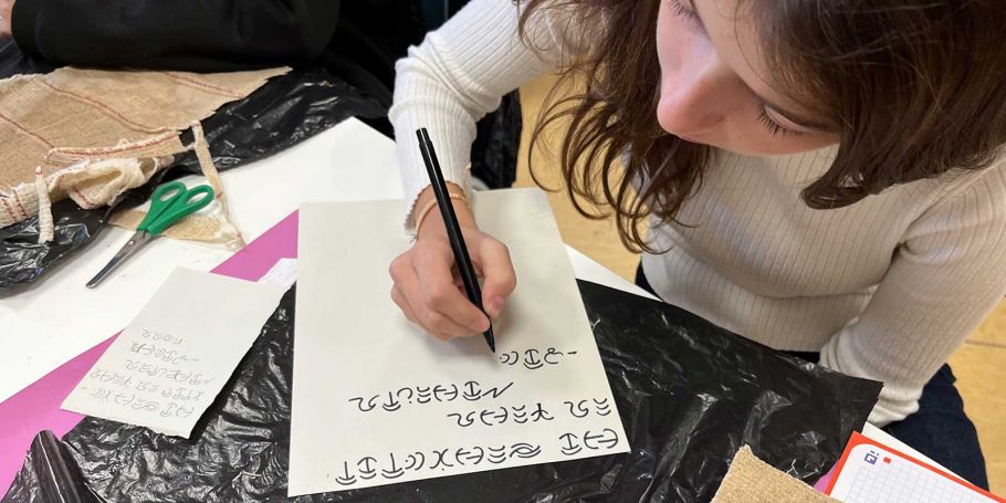 <time datetime="2023-11-13T15:56:12+00:00">13 de noviembre de 2023</time> | <a href="https://www.escola-horitzo.cat/author/kike/">Super User</a> | <a href="https://www.escola-horitzo.cat/category/el-dia-a-dia/" rel="tag">El dia a dia</a> | <a href="https://www.escola-horitzo.cat/2023/11/13/la-magia-de-les-paraules/#respond">No hay comentarios<span class="screen-reader-text"> en La màgia de les paraules</span></a>