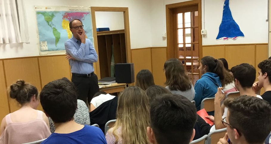 <time datetime="2018-04-19T15:26:46+00:00">19 de abril de 2018</time> | <a href="https://www.escola-horitzo.cat/author/kike/">Super User</a> | <a href="https://www.escola-horitzo.cat/category/el-dia-a-dia/" rel="tag">El dia a dia</a> | <a href="https://www.escola-horitzo.cat/2018/04/19/el-sr-francesc-torralba-ha-vingut-a-fer-una-xerrada/#respond">No hay comentarios<span class="screen-reader-text"> en El Sr. Francesc Torralba ha vingut a fer una xerrada</span></a>