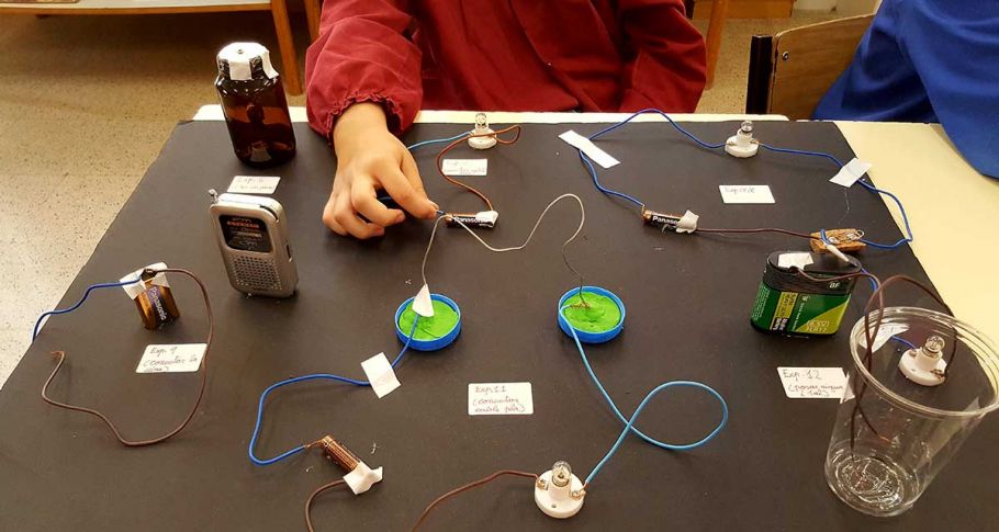 <time datetime="2018-05-30T13:11:37+00:00">30 de mayo de 2018</time> | <a href="https://www.escola-horitzo.cat/author/kike/">Super User</a> | <a href="https://www.escola-horitzo.cat/category/el-dia-a-dia/" rel="tag">El dia a dia</a> | <a href="https://www.escola-horitzo.cat/2018/05/30/3a-prova-obligatoria-construir-un-connector/#respond">No hay comentarios<span class="screen-reader-text"> en 3a Prova obligatòria: construir un connector</span></a>