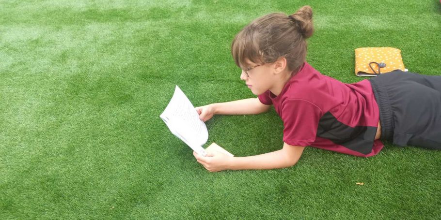 <time datetime="2022-11-15T16:32:48+00:00">15 de noviembre de 2022</time> | <a href="https://www.escola-horitzo.cat/author/kike/">Super User</a> | <a href="https://www.escola-horitzo.cat/category/el-dia-a-dia/" rel="tag">El dia a dia</a> | <a href="https://www.escola-horitzo.cat/2022/11/15/un-llibre-un-amic/#respond">No hay comentarios<span class="screen-reader-text"> en Un llibre, un amic</span></a>