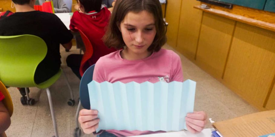 <time datetime="2023-02-01T18:02:29+00:00">1 de febrero de 2023</time> | <a href="https://www.escola-horitzo.cat/author/kike/">Super User</a> | <a href="https://www.escola-horitzo.cat/category/el-dia-a-dia/" rel="tag">El dia a dia</a> | <a href="https://www.escola-horitzo.cat/2023/02/01/origami/#respond">No hay comentarios<span class="screen-reader-text"> en Origami</span></a>