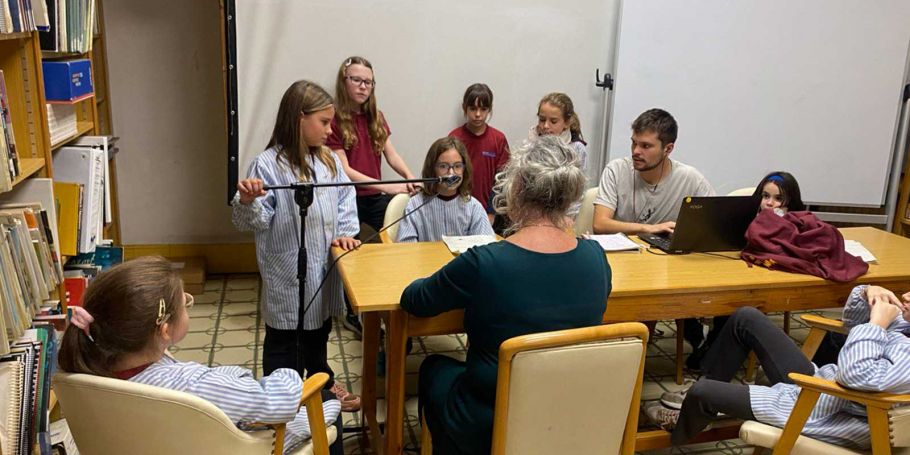 <time datetime="2023-12-13T16:26:44+00:00">13 de diciembre de 2023</time> | <a href="https://www.escola-horitzo.cat/author/kike/">Super User</a> | <a href="https://www.escola-horitzo.cat/category/el-dia-a-dia/" rel="tag">El dia a dia</a> | <a href="https://www.escola-horitzo.cat/2023/12/13/radio-escull/#respond">No hay comentarios<span class="screen-reader-text"> en RÀDIO ESCULL</span></a>