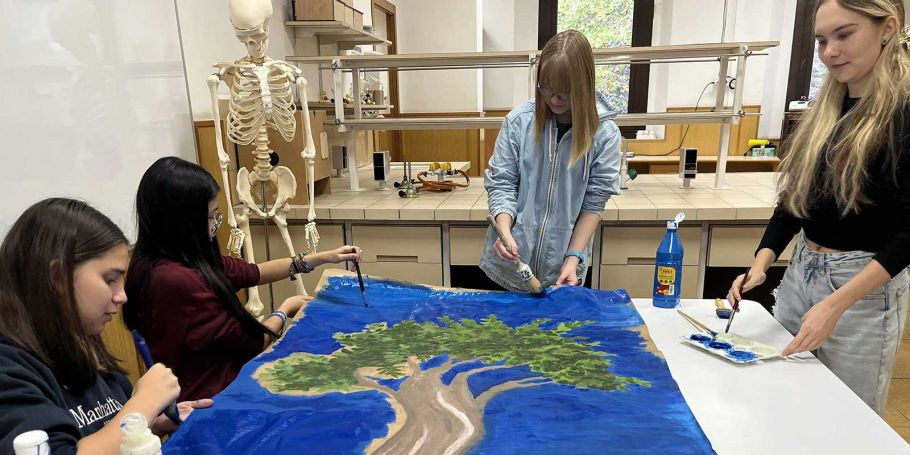 <time datetime="2024-12-11T16:16:51+00:00">11 de diciembre de 2024</time> | <a href="https://www.escola-horitzo.cat/author/kike/">Super User</a> | <a href="https://www.escola-horitzo.cat/category/el-dia-a-dia/" rel="tag">El dia a dia</a> | <a href="https://www.escola-horitzo.cat/2024/12/11/%f0%9f%8e%a8%f0%9f%96%8c%ef%b8%8f-el-nostre-cartell-de-grup-molt-mes-que-colors-i-formes-%f0%9f%96%8d%ef%b8%8f%e2%9c%a8/#respond">No hay comentarios<span class="screen-reader-text"> en 🎨🖌️ El nostre cartell de grup: molt més que colors i formes! 🖍️✨</span></a>