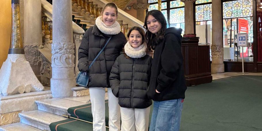 <time datetime="2025-01-14T16:49:36+00:00">14 de enero de 2025</time> | <a href="https://www.escola-horitzo.cat/author/kike/">Super User</a> | <a href="https://www.escola-horitzo.cat/category/el-dia-a-dia/" rel="tag">El dia a dia</a> | <a href="https://www.escola-horitzo.cat/2025/01/14/exploring-our-home-a-cultural-bridge/#respond">No hay comentarios<span class="screen-reader-text"> en Exploring our home: A cultural bridge</span></a>