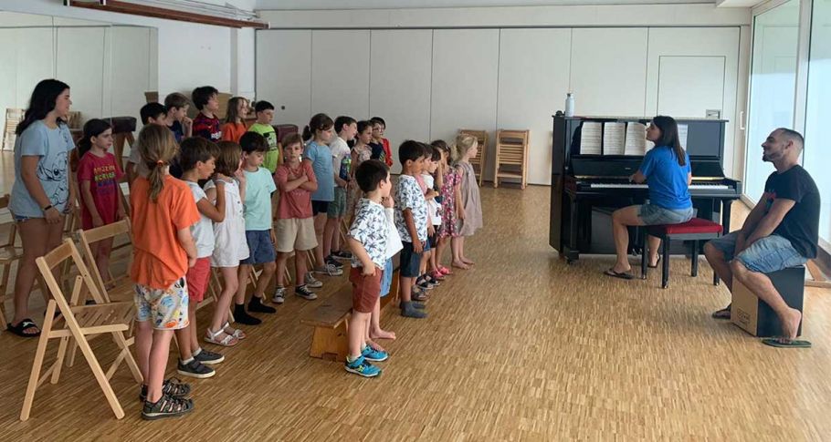 <time datetime="2022-07-18T09:31:36+00:00">18 de julio de 2022</time> | <a href="https://www.escola-horitzo.cat/author/kike/">Super User</a> | <a href="https://www.escola-horitzo.cat/category/el-dia-a-dia/" rel="tag">El dia a dia</a> | <a href="https://www.escola-horitzo.cat/2022/07/18/que-la-musica-ens-acompanyi/#respond">No hay comentarios<span class="screen-reader-text"> en Que la música ens acompanyi!</span></a>