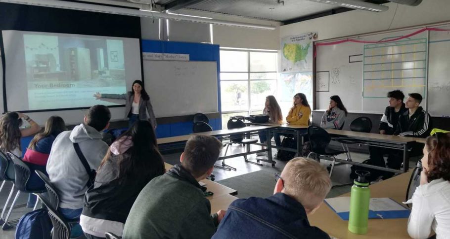 <time datetime="2020-02-25T17:16:53+00:00">25 de febrero de 2020</time> | <a href="https://www.escola-horitzo.cat/author/kike/">Super User</a> | <a href="https://www.escola-horitzo.cat/category/el-dia-a-dia/" rel="tag">El dia a dia</a> | <a href="https://www.escola-horitzo.cat/2020/02/25/primera-jornada-a-hth-eeuu/#respond">No hay comentarios<span class="screen-reader-text"> en Primera jornada a HTH (EEUU)</span></a>