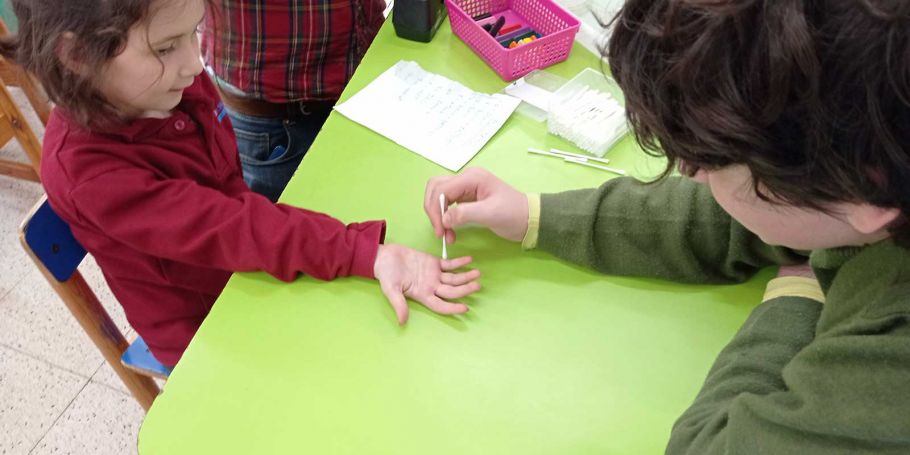 <time datetime="2023-03-02T12:15:33+00:00">2 de marzo de 2023</time> | <a href="https://www.escola-horitzo.cat/author/kike/">Super User</a> | <a href="https://www.escola-horitzo.cat/category/el-dia-a-dia/" rel="tag">El dia a dia</a> | <a href="https://www.escola-horitzo.cat/2023/03/02/petits-i-grans/#respond">No hay comentarios<span class="screen-reader-text"> en Petits i grans</span></a>