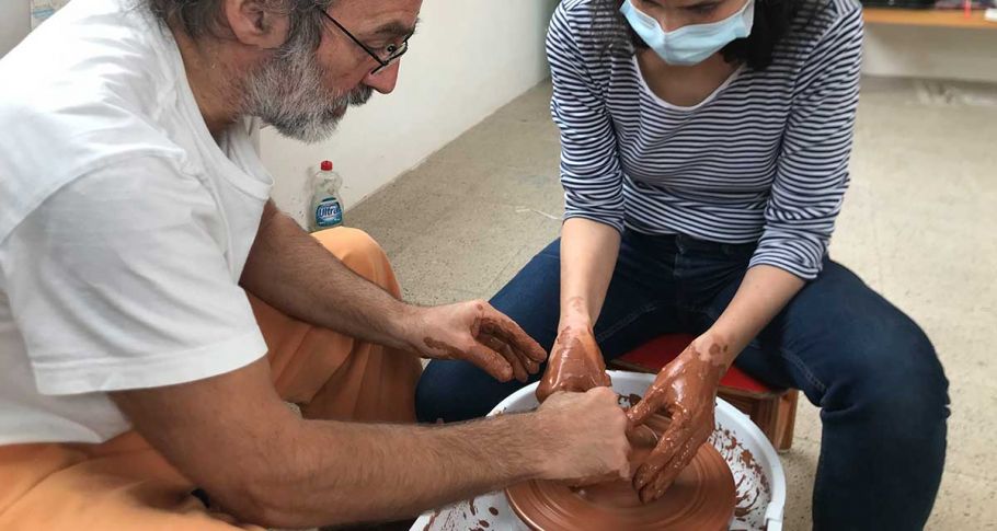 <time datetime="2022-02-25T16:22:16+00:00">25 de febrero de 2022</time> | <a href="https://www.escola-horitzo.cat/author/kike/">Super User</a> | <a href="https://www.escola-horitzo.cat/category/el-dia-a-dia/" rel="tag">El dia a dia</a> | <a href="https://www.escola-horitzo.cat/2022/02/25/tots-els-sentits-a-les-mans/#respond">No hay comentarios<span class="screen-reader-text"> en Tots els sentits a les mans</span></a>