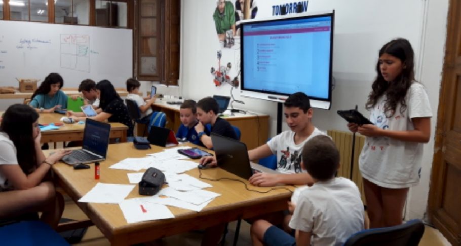 <time datetime="2020-06-30T17:48:29+00:00">30 de junio de 2020</time> | <a href="https://www.escola-horitzo.cat/author/kike/">Super User</a> | <a href="https://www.escola-horitzo.cat/category/el-dia-a-dia/" rel="tag">El dia a dia</a> | <a href="https://www.escola-horitzo.cat/2020/06/30/cyborg-enhancements-studio-of-nuvustudio/#respond">No hay comentarios<span class="screen-reader-text"> en ‘Cyborg Enhancements’ studio of @nuvustudio</span></a>