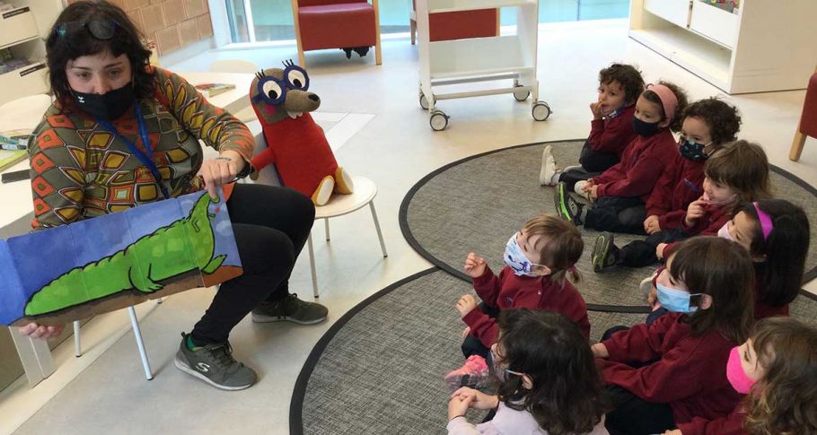 <time datetime="2021-06-08T08:15:34+00:00">8 de junio de 2021</time> | <a href="https://www.escola-horitzo.cat/author/kike/">Super User</a> | <a href="https://www.escola-horitzo.cat/category/el-dia-a-dia/" rel="tag">El dia a dia</a> | <a href="https://www.escola-horitzo.cat/2021/06/08/anem-a-la-biblioteca/#respond">No hay comentarios<span class="screen-reader-text"> en Anem a la biblioteca</span></a>