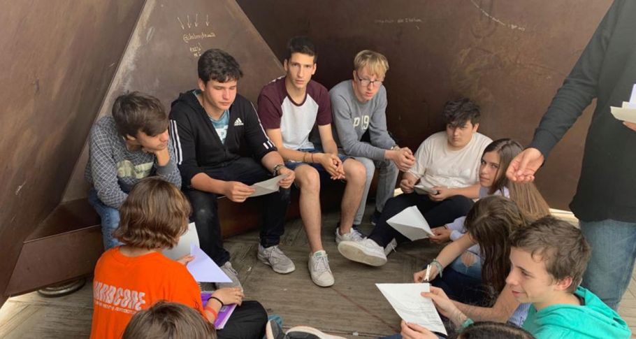 <time datetime="2019-05-17T15:54:28+00:00">17 de mayo de 2019</time> | <a href="https://www.escola-horitzo.cat/author/kike/">Super User</a> | <a href="https://www.escola-horitzo.cat/category/el-dia-a-dia/" rel="tag">El dia a dia</a> | <a href="https://www.escola-horitzo.cat/2019/05/17/art-matematic/#respond">No hay comentarios<span class="screen-reader-text"> en ART MATEMÀTIC</span></a>