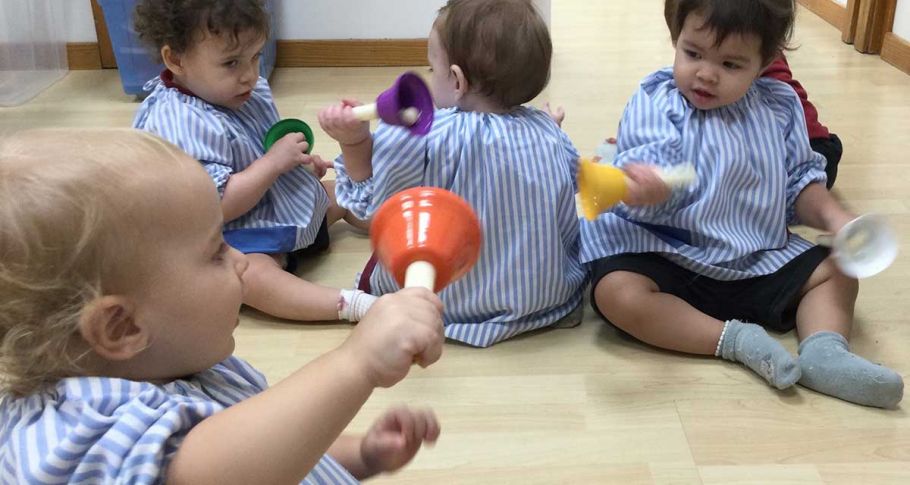 <time datetime="2022-10-06T15:42:02+00:00">6 de octubre de 2022</time> | <a href="https://www.escola-horitzo.cat/author/kike/">Super User</a> | <a href="https://www.escola-horitzo.cat/category/el-dia-a-dia/" rel="tag">El dia a dia</a> | <a href="https://www.escola-horitzo.cat/2022/10/06/ding-dong-el-so-de-les-campanes/#respond">No hay comentarios<span class="screen-reader-text"> en Ding-dong! El so de les campanes</span></a>