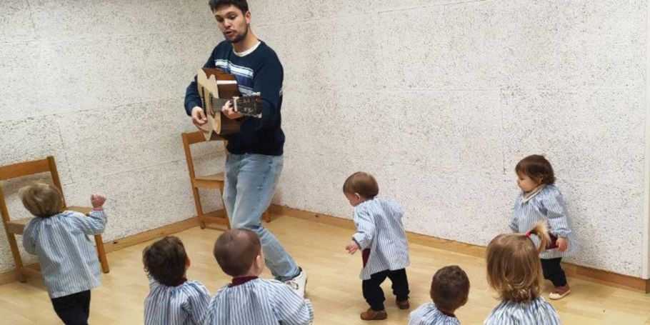 <time datetime="2023-05-10T15:33:22+00:00">10 de mayo de 2023</time> | <a href="https://www.escola-horitzo.cat/author/kike/">Super User</a> | <a href="https://www.escola-horitzo.cat/category/el-dia-a-dia/" rel="tag">El dia a dia</a> | <a href="https://www.escola-horitzo.cat/2023/05/10/el-com-i-el-per-que-de-la-musica-des-de-petits/#respond">No hay comentarios<span class="screen-reader-text"> en El com i el per què de la música des de petits</span></a>