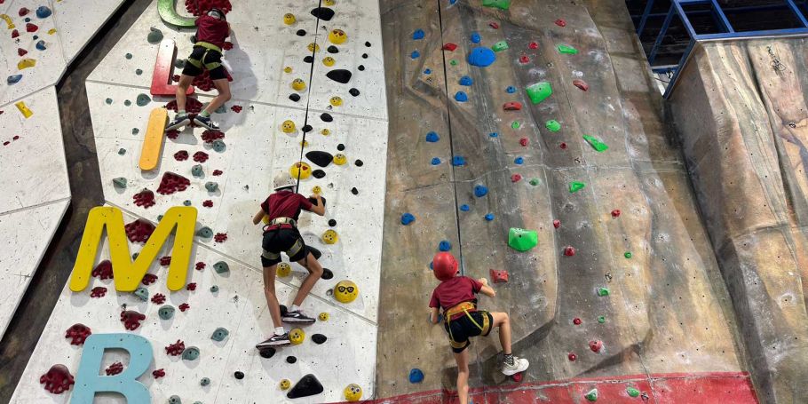 <time datetime="2024-10-28T16:36:50+00:00">28 de octubre de 2024</time> | <a href="https://www.escola-horitzo.cat/author/kike/">Super User</a> | <a href="https://www.escola-horitzo.cat/category/el-dia-a-dia/" rel="tag">El dia a dia</a> | <a href="https://www.escola-horitzo.cat/2024/10/28/aventura-vertical-al-climbat/#respond">No hay comentarios<span class="screen-reader-text"> en AVENTURA VERTICAL AL CLIMBAT!</span></a>