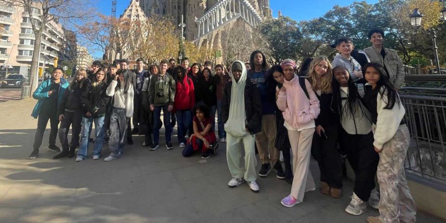 <time datetime="2025-01-09T15:34:33+00:00">9 de enero de 2025</time> | <a href="https://www.escola-horitzo.cat/author/kike/">Super User</a> | <a href="https://www.escola-horitzo.cat/category/el-dia-a-dia/" rel="tag">El dia a dia</a> | <a href="https://www.escola-horitzo.cat/2025/01/09/international-bridges/#respond">No hay comentarios<span class="screen-reader-text"> en International bridges</span></a>