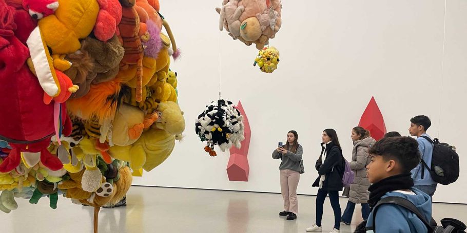 <time datetime="2024-12-18T16:37:37+00:00">18 de diciembre de 2024</time> | <a href="https://www.escola-horitzo.cat/author/kike/">Super User</a> | <a href="https://www.escola-horitzo.cat/category/el-dia-a-dia/" rel="tag">El dia a dia</a> | <a href="https://www.escola-horitzo.cat/2024/12/18/visiting-the-moma/#respond">No hay comentarios<span class="screen-reader-text"> en Visiting the MOMA</span></a>