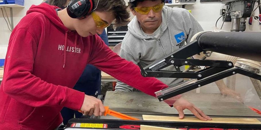 <time datetime="2023-01-24T18:12:15+00:00">24 de enero de 2023</time> | <a href="https://www.escola-horitzo.cat/author/kike/">Super User</a> | <a href="https://www.escola-horitzo.cat/category/el-dia-a-dia/" rel="tag">El dia a dia</a> | <a href="https://www.escola-horitzo.cat/2023/01/24/head-in-hands/#respond">No hay comentarios<span class="screen-reader-text"> en Head in hands</span></a>