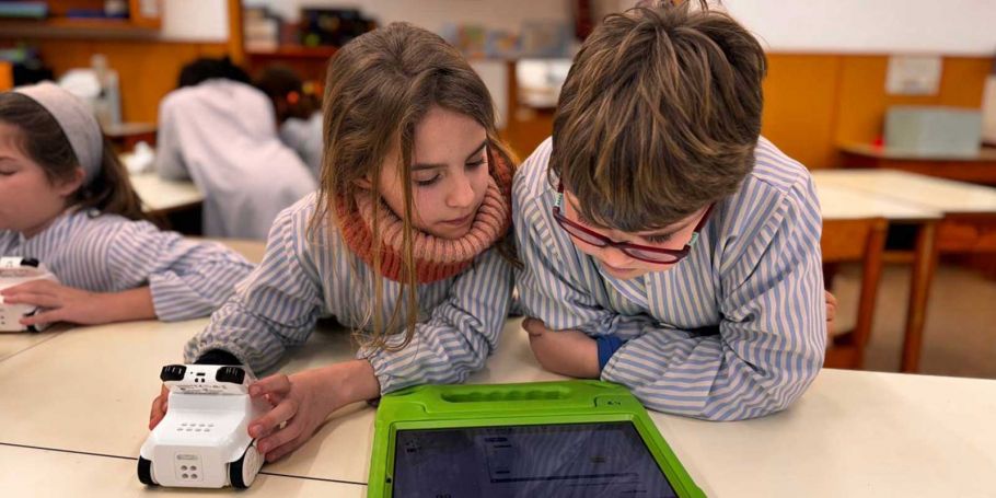 <time datetime="2025-01-24T12:13:40+00:00">24 de enero de 2025</time> | <a href="https://www.escola-horitzo.cat/author/kike/">Super User</a> | <a href="https://www.escola-horitzo.cat/category/el-dia-a-dia/" rel="tag">El dia a dia</a> | <a href="https://www.escola-horitzo.cat/2025/01/24/posem-en-marxa-els-nostres-robots/#respond">No hay comentarios<span class="screen-reader-text"> en Grans exploradors!</span></a>